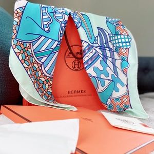 Hermes Vert Pale Green/Turquoise Duels Oniriques 90cm Silk Scarf by Pierre Marie